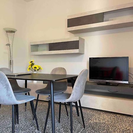 Lotus Home Eleganza E Accoglienza A Mantova Luaran gambar