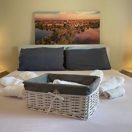Lotus Home Eleganza E Accoglienza A Mantova Luaran gambar