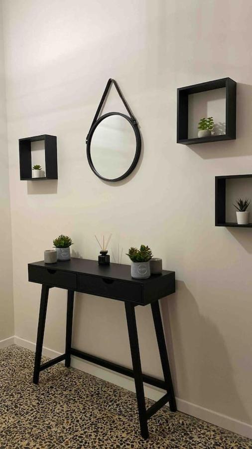 Lotus Home Eleganza E Accoglienza A Mantova Luaran gambar