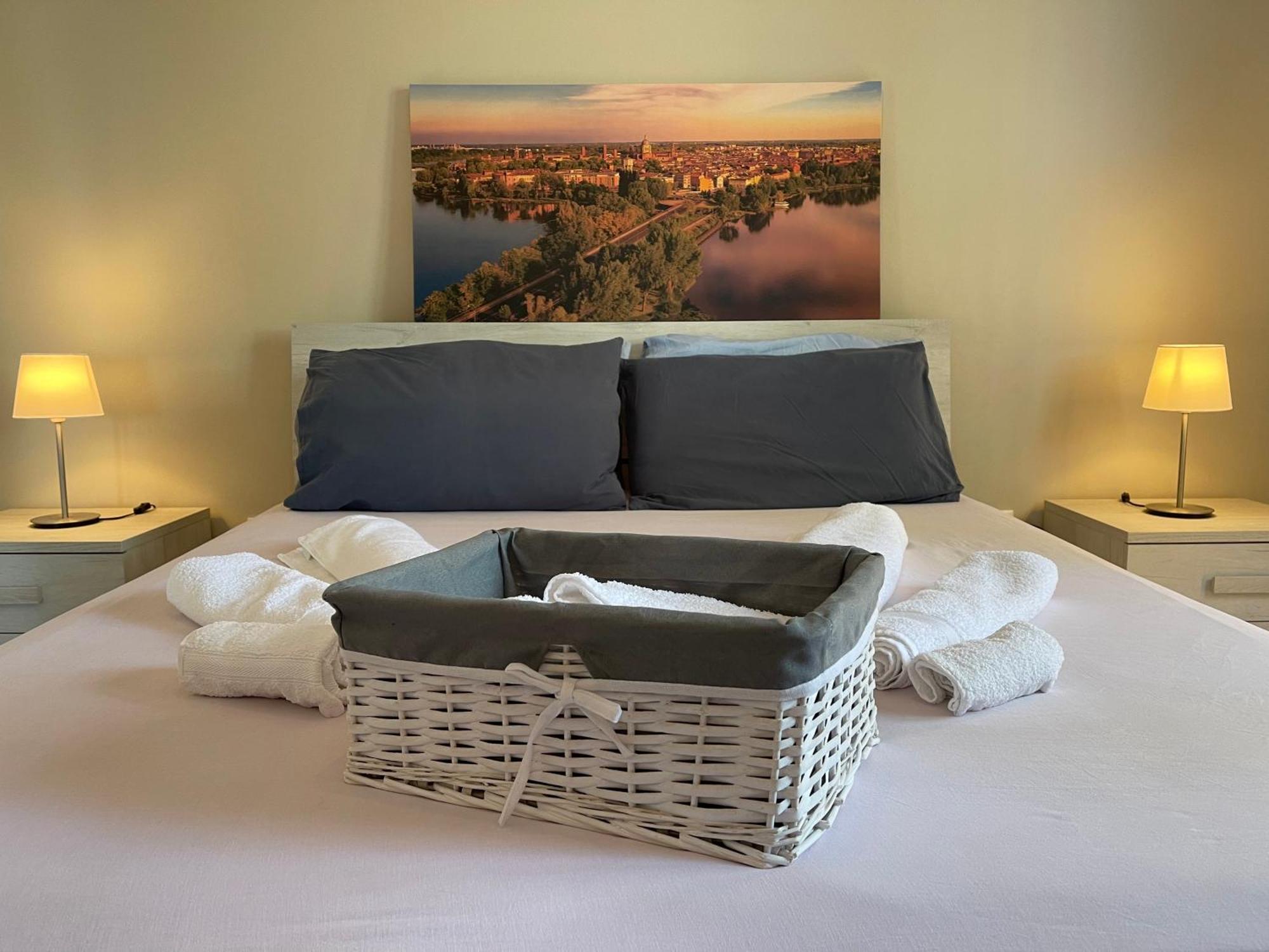 Lotus Home Eleganza E Accoglienza A Mantova Luaran gambar
